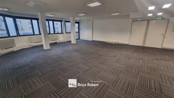 Bureaux à louer à Lyon 6ème traversants dans immeuble rénové