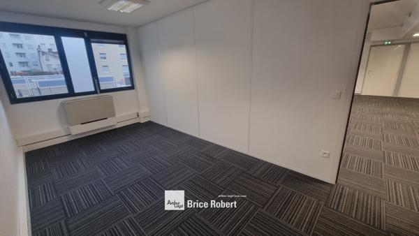 Bureaux à louer à Lyon 6ème traversants dans immeuble rénové