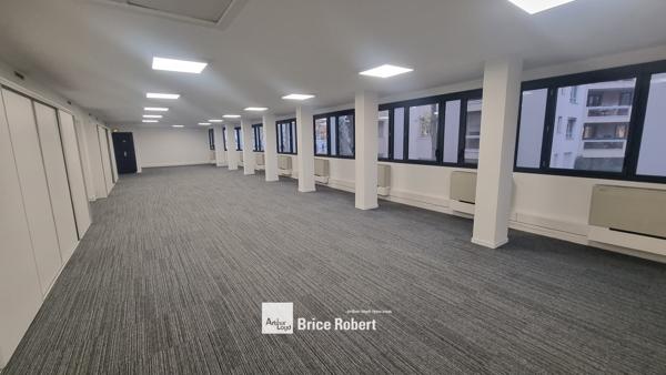 Bureaux à louer à Lyon 6ème traversants dans immeuble rénové