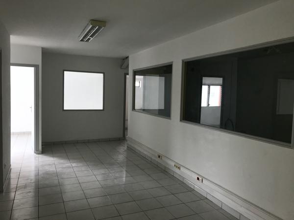 BUREAUX 135 M2 LE LAMENTIN