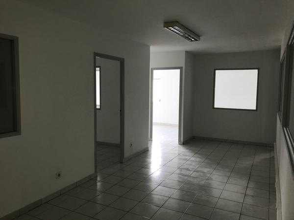 BUREAUX 135 M2 LE LAMENTIN