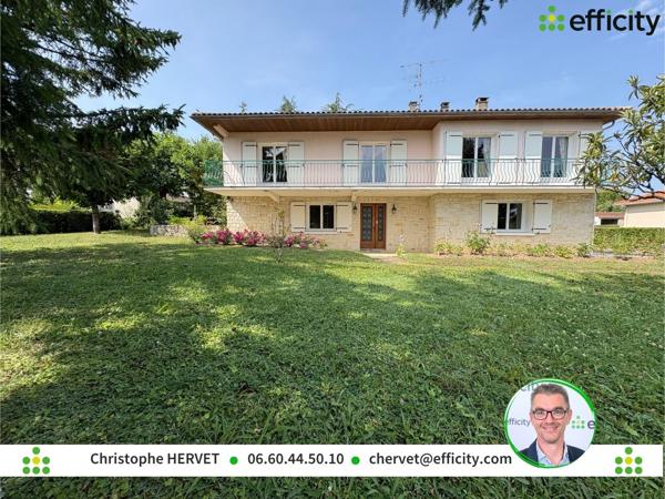 Maison
         8 pièces
        - 263 m²