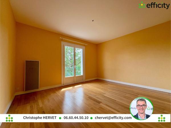 Maison
         8 pièces
        - 263 m²
