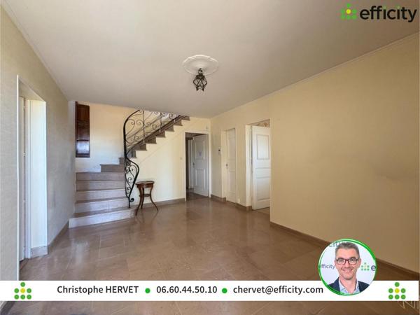 Maison
         8 pièces
        - 263 m²