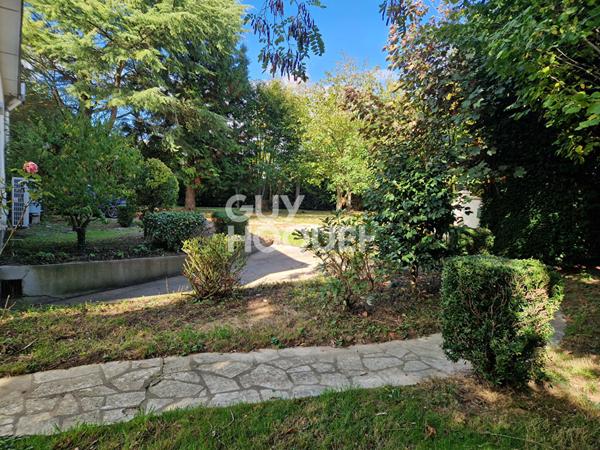 En campagne, Proche commerces et centre ville