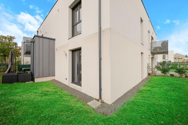 A vendre à LIFFRÉ, appartement Type 3 de 70m², jardin de 124m², deux chambres, deux places de stationnement et un cellier