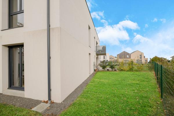 A vendre à LIFFRÉ, appartement Type 3 de 70m², jardin de 124m², deux chambres, deux places de stationnement et un cellier