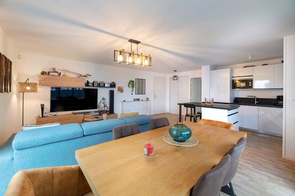 A vendre à LIFFRÉ, appartement Type 3 de 70m², jardin de 124m², deux chambres, deux places de stationnement et un cellier