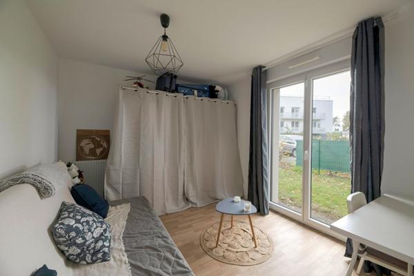 A vendre à LIFFRÉ, appartement Type 3 de 70m², jardin de 124m², deux chambres, deux places de stationnement et un cellier