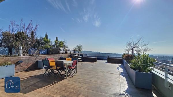 DUPLEX TERRASSE 85m² VUE PANORAMIQUE JURA ET MONT BLANC GARAGE DOUBLE BOX PROCHE CENTRE-VILLE GEX 01170