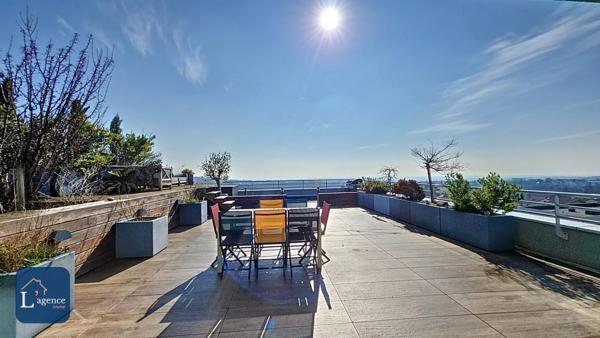 DUPLEX TERRASSE 85m² VUE PANORAMIQUE JURA ET MONT BLANC GARAGE DOUBLE BOX PROCHE CENTRE-VILLE GEX 01170