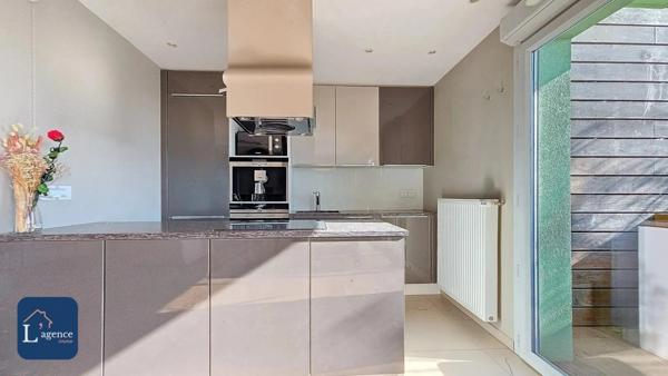 DUPLEX TERRASSE 85m² VUE PANORAMIQUE JURA ET MONT BLANC GARAGE DOUBLE BOX PROCHE CENTRE-VILLE GEX 01170