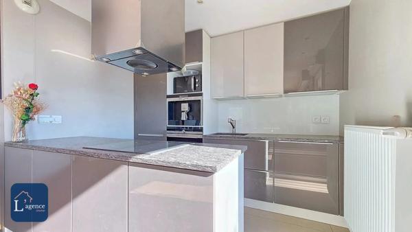 DUPLEX TERRASSE 85m² VUE PANORAMIQUE JURA ET MONT BLANC GARAGE DOUBLE BOX PROCHE CENTRE-VILLE GEX 01170