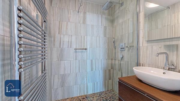 DUPLEX TERRASSE 85m² VUE PANORAMIQUE JURA ET MONT BLANC GARAGE DOUBLE BOX PROCHE CENTRE-VILLE GEX 01170