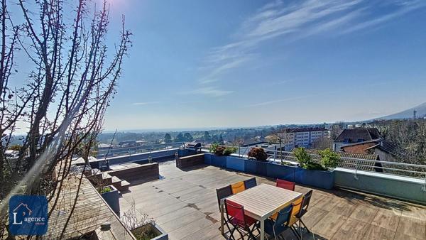 DUPLEX TERRASSE 85m² VUE PANORAMIQUE JURA ET MONT BLANC GARAGE DOUBLE BOX PROCHE CENTRE-VILLE GEX 01170