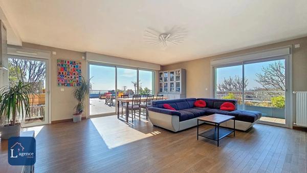 DUPLEX TERRASSE 85m² VUE PANORAMIQUE JURA ET MONT BLANC GARAGE DOUBLE BOX PROCHE CENTRE-VILLE GEX 01170