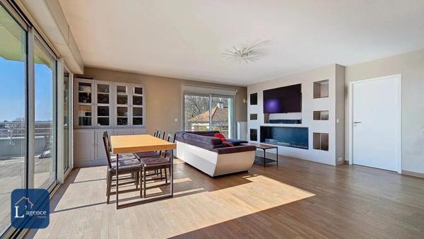 DUPLEX TERRASSE 85m² VUE PANORAMIQUE JURA ET MONT BLANC GARAGE DOUBLE BOX PROCHE CENTRE-VILLE GEX 01170