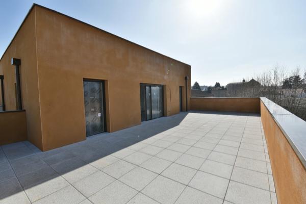 NEUVILLE SUR SAONE appartement T4 de 90 m² en dernier étage avec 3 terrasses