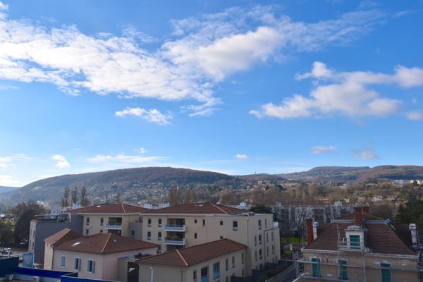 NEUVILLE SUR SAONE appartement T4 de 90 m² en dernier étage avec 3 terrasses