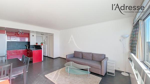 PUTEAUX/ DEFENSE appartement 2 pièces de 46 m² avec cave et parking