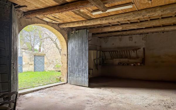 Maison à vendre    1 pièce •  Saint-Hilaire-d'Ozilhan