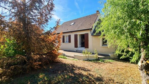 Saint-Amand-Montrond – Maison individuelle de 99 m² avec jardin et garage