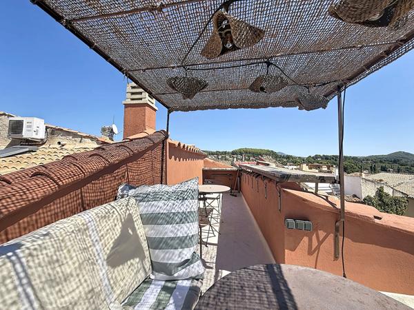 Pépite au coeur du Castellet village - T3  - toit terrasse - vue panoramique -