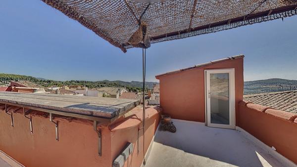 Pépite au coeur du Castellet village - T3  - toit terrasse - vue panoramique -