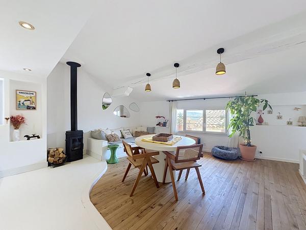 Pépite au coeur du Castellet village - T3  - toit terrasse - vue panoramique -