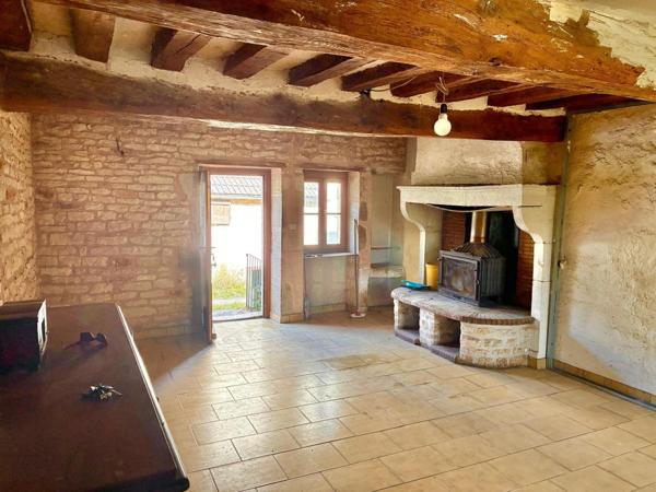Maison de caractère en pierre avec fort potentiel