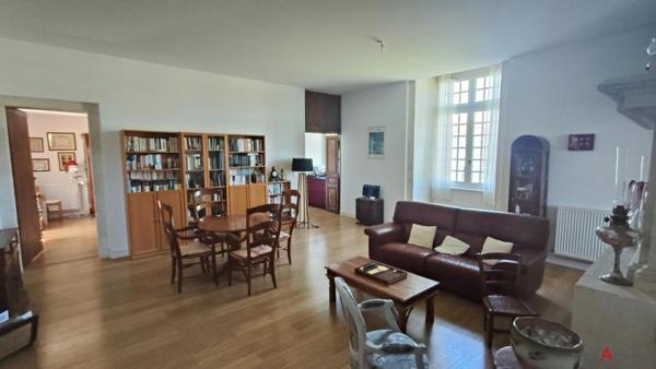 Appartement à Saintes, 17100 - 8 pièces 220m²