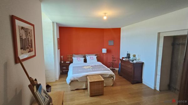 Appartement à Saintes, 17100 - 8 pièces 220m²