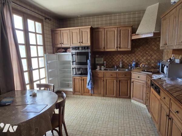 Maison 5 chambres, 130m² habitables, proche centre-ville.