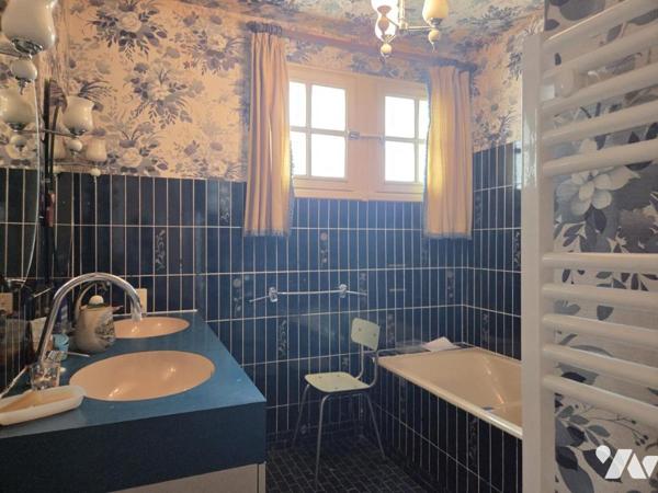 Maison 5 chambres, 130m² habitables, proche centre-ville.