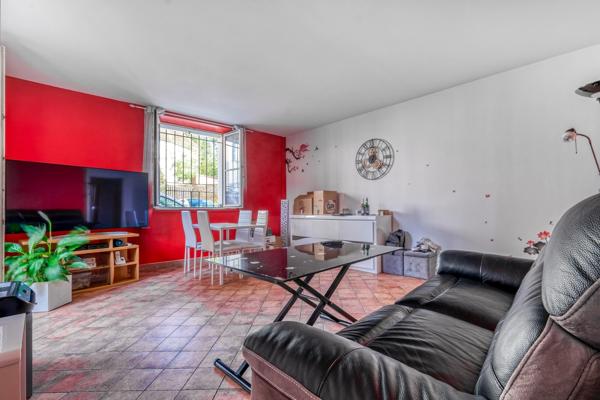 Christophe Michaudelle Capifrance, EXCLUSIVITÉ, vous propose au cœur de MEAUX, au pied de la cathédrale, appartement avec beaucoup de charme 4 pièces 80 m² avec sa terrasse, sa place de stationnement