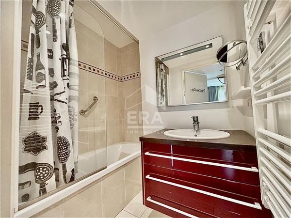 Appartement 3 pièces plein centre avec Parking