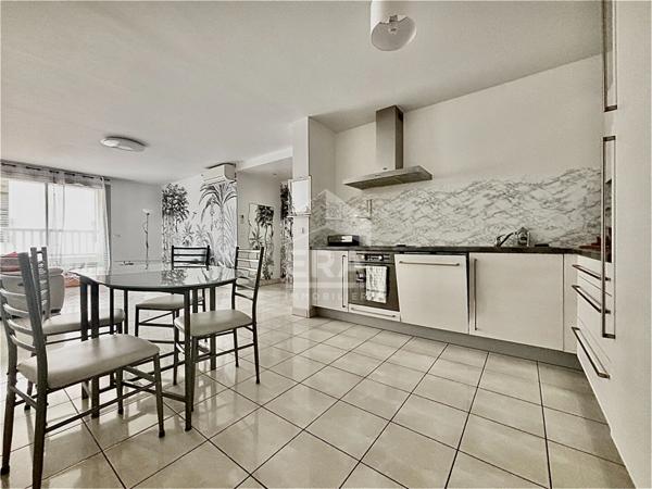 Appartement 3 pièces plein centre avec Parking