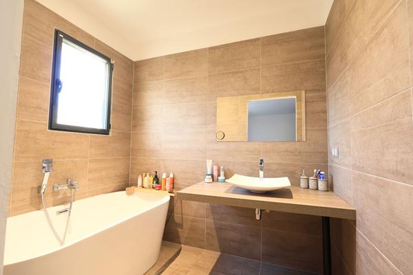 Maison 5 pièces 105m² sur un terrain de 1114m² à MIHLAUD