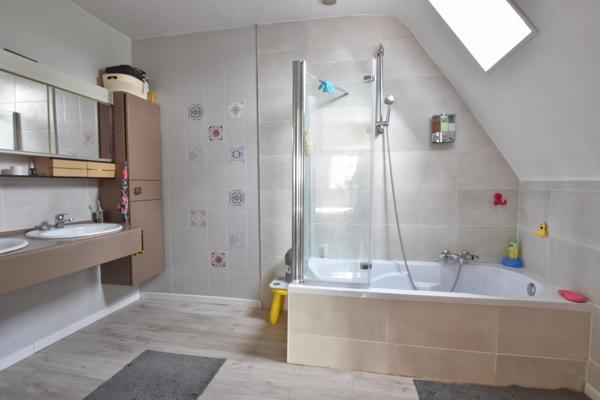 Maison à CAST, 29150 - 7 pièces 236m²