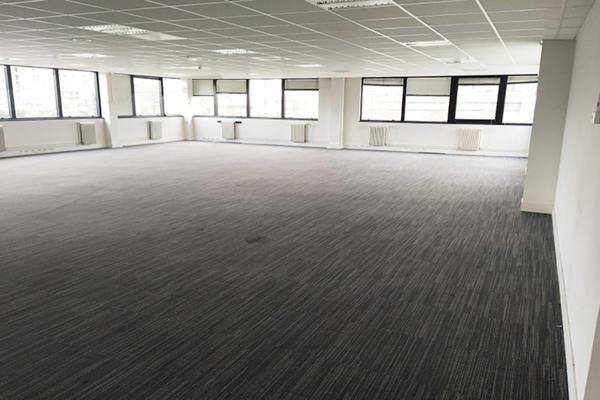 Bureaux à louer à Nanterre avec parkings et accès livraison