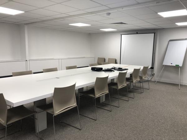 Bureaux à louer au pied du Pont de Saint-Cloud, à 5 minutes de Boulogne