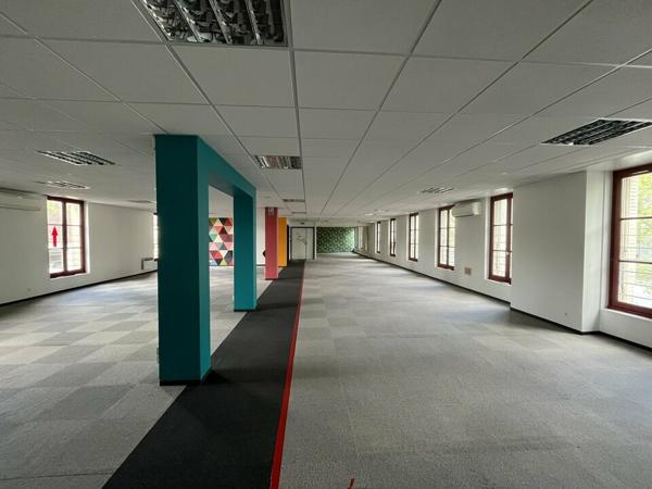 BUREAUX LUMINEUX À LOUER – EMPLACEMENT STRATÉGIQUE À NIORT !