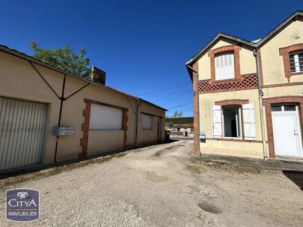 Immeuble à vendre 288m² Les Bordes (45460)