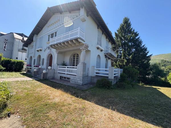 Maison à vendre 12 pièces LOURDES (65) - GARAGE - PARC