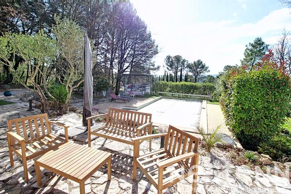 MAISON A VENDRE A LORGUES de 106 m2 de plain pied avec piscine sur un terrain clos de 2676m²