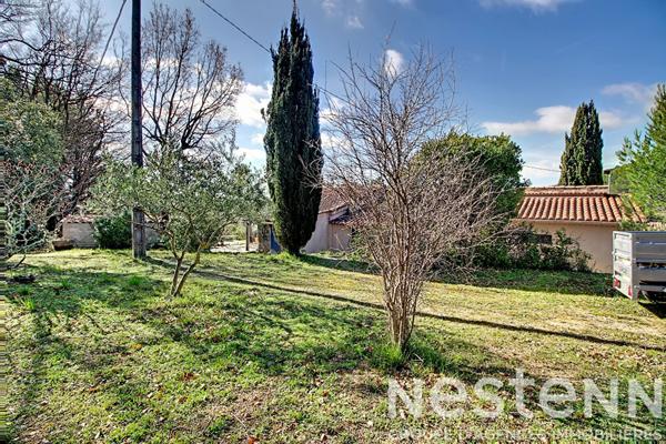 MAISON A VENDRE A LORGUES de 106 m2 de plain pied avec piscine sur un terrain clos de 2676m²