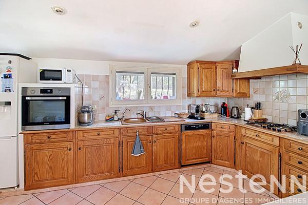 MAISON A VENDRE A LORGUES de 106 m2 de plain pied avec piscine sur un terrain clos de 2676m²