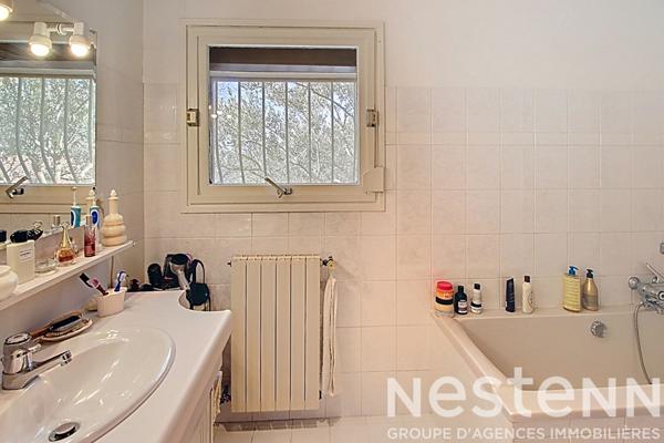 MAISON A VENDRE A LORGUES de 106 m2 de plain pied avec piscine sur un terrain clos de 2676m²