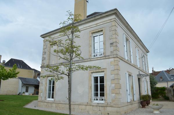 Maison de Maître rénovée de 220M² et annexe de 40M² en centre ville de Mamers
