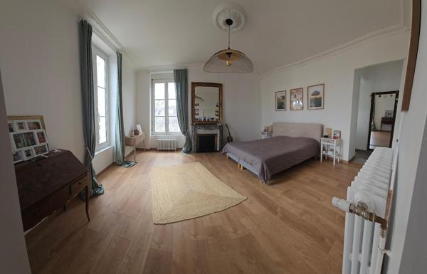 Maison de Maître rénovée de 220M² et annexe de 40M² en centre ville de Mamers